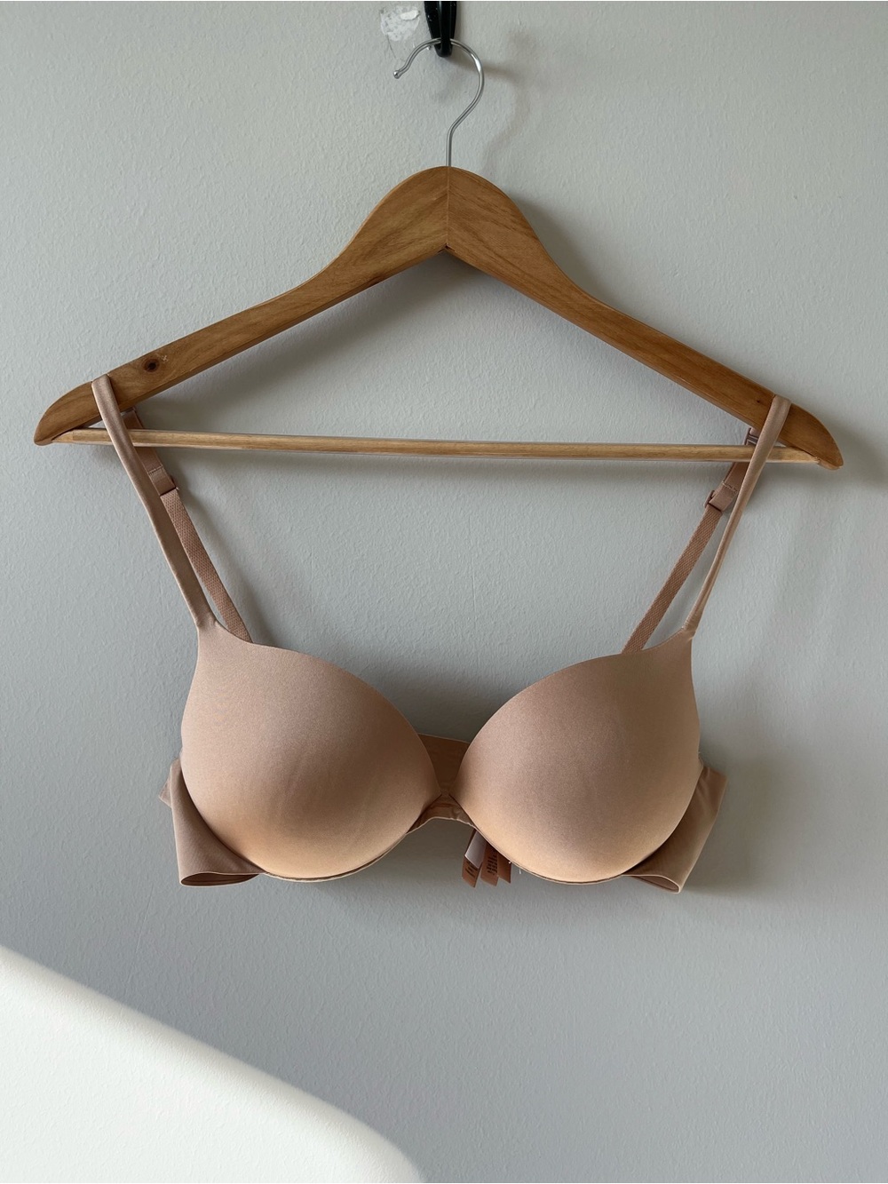 SKIMS Ultimate Push Up Plunge Bra 34B NWOT Clay Color